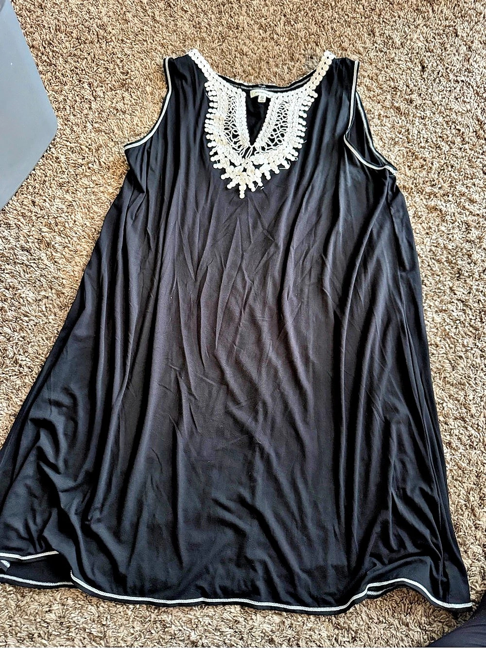 Marsa Embellished Maxi Dress in Black & White Size Medium
